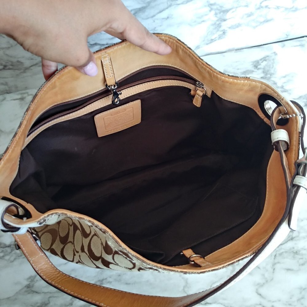 COACH tan/white shoulder bags - Picture 4 of 16